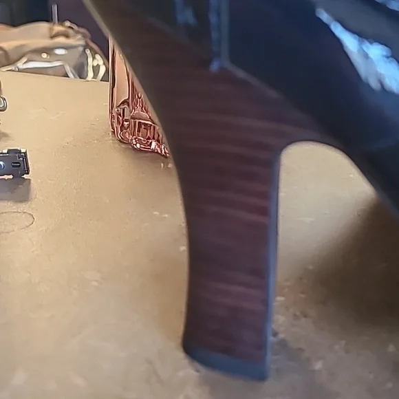 LIKE NEW! Steve Madden Sz 8 Navy Patent Leather Oxford Mary Jane Heels - Picture 2 of 4